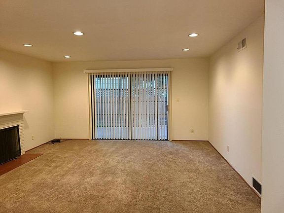5th image of 889 Hanover Ave