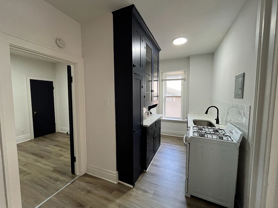 2nd image of 26 Irving Pl APT 6
