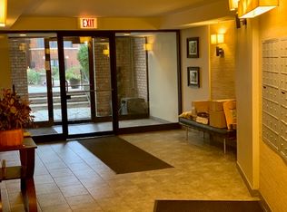 2828 N Burling St APT 102, Chicago, IL 60657