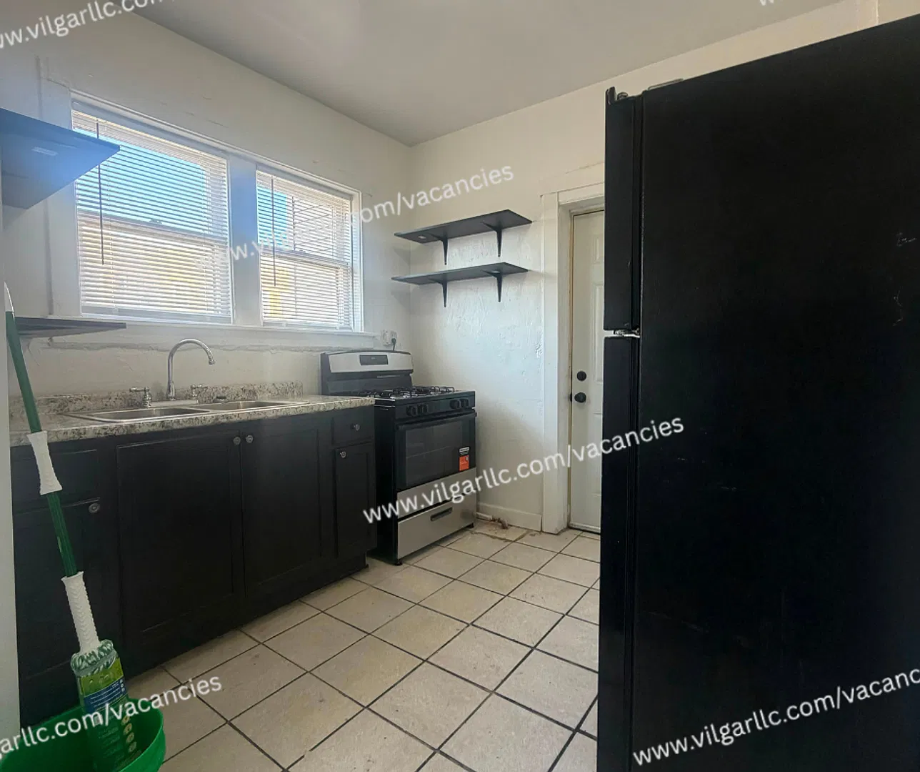 1514 W 5th Ave — Photo 3