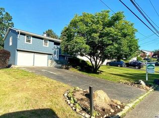 299 Avenue B, Ronkonkoma, NY 11779