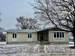 656 Chestnut St, Big Stone City, SD 57216