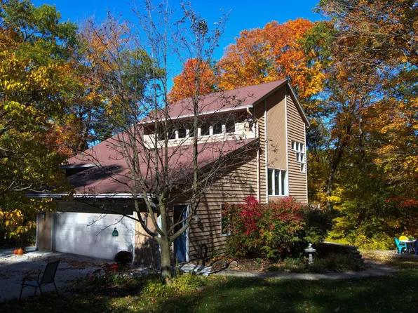 8390 Whitewood DRIVE, Kewaskum, WI 53040