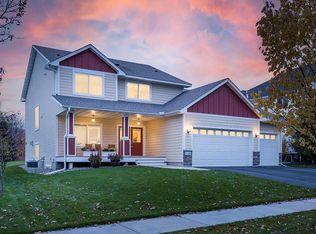 1122 Rosemary Ln, Chaska, MN 55318