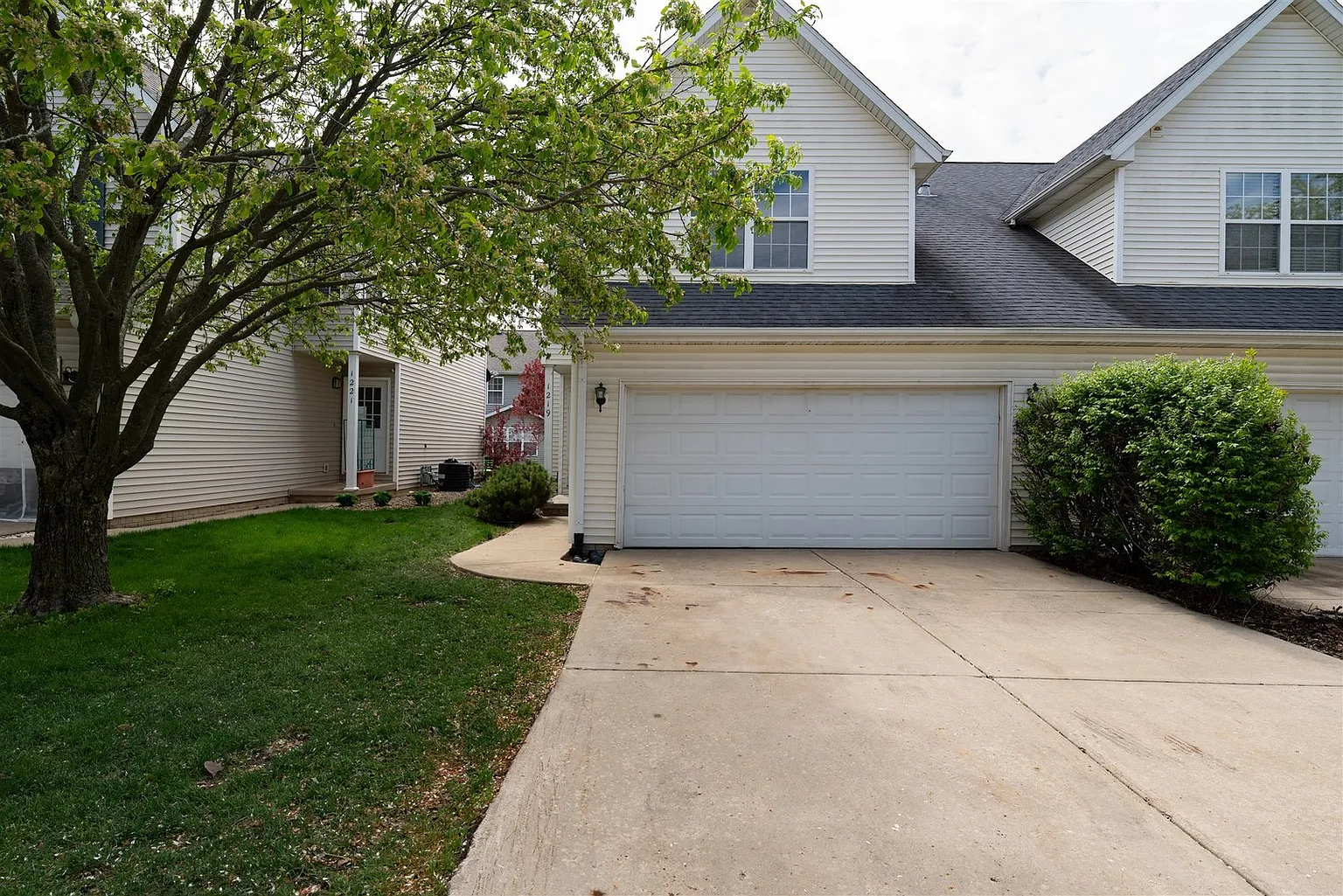 1219 Riviera Dr photo 1