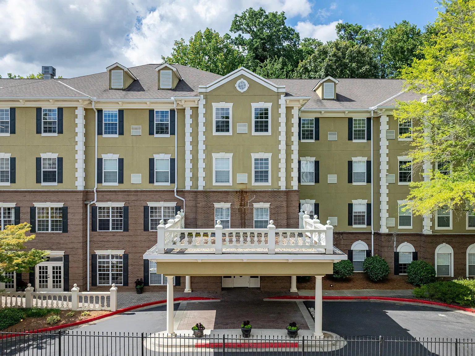 Buckhead Flats — Photo 1