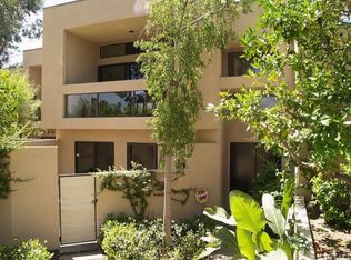 818 N Village Sq, Palm Springs, CA 92262