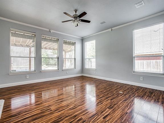 5th image of 5117 Comstock Cir