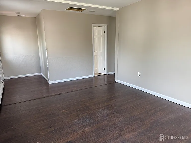 9 Scott Ave — Photo 6