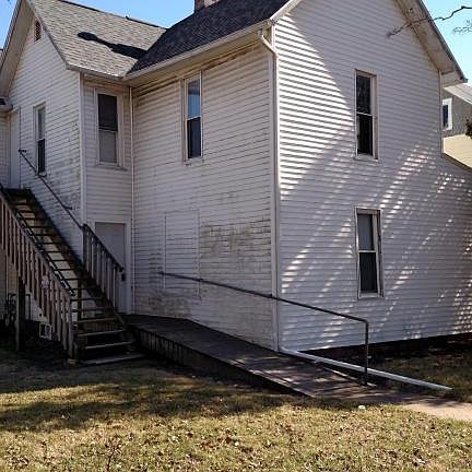 4th image of 402 S Market St