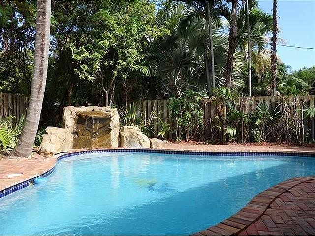 2nd image of 1802 Alamanda Dr
