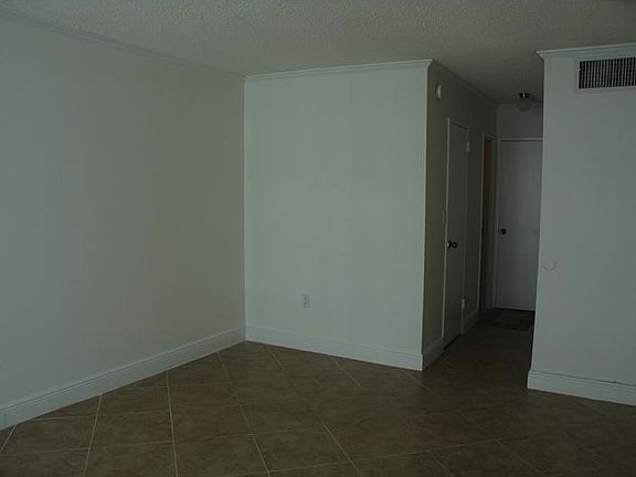 3rd image of 1228 West Ave APT 505