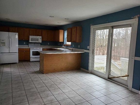 5th image of 12 Ginny Ct