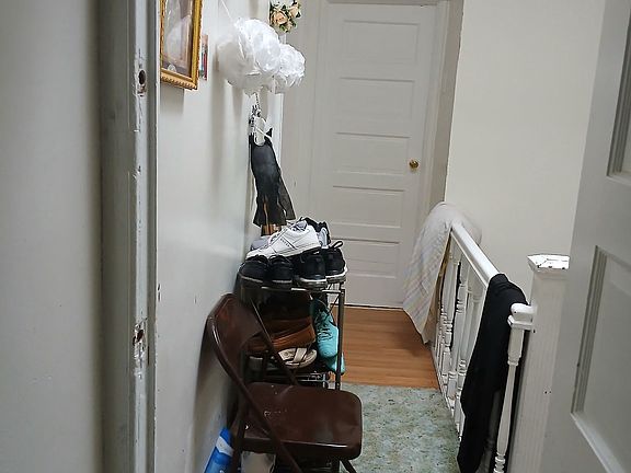 2nd image of 404 Woodlawn Ave #2