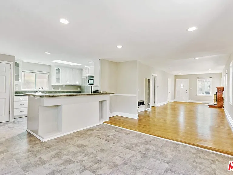 4058 Wade St — Photo 9