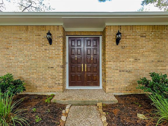 3rd image of 2010 Winged Foot Dr