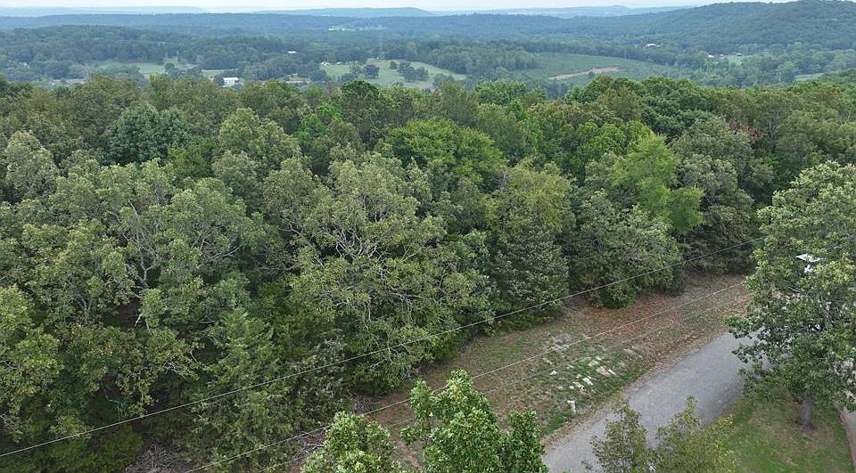2nd image of 425 Rainbow Rd