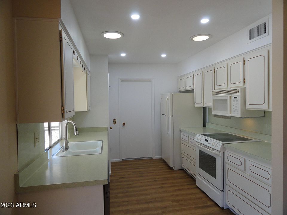 2nd image of 9105 W HIDDEN VALLEY Lane