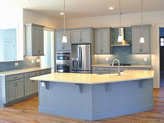 2nd image of 22168 Arbor Cir
