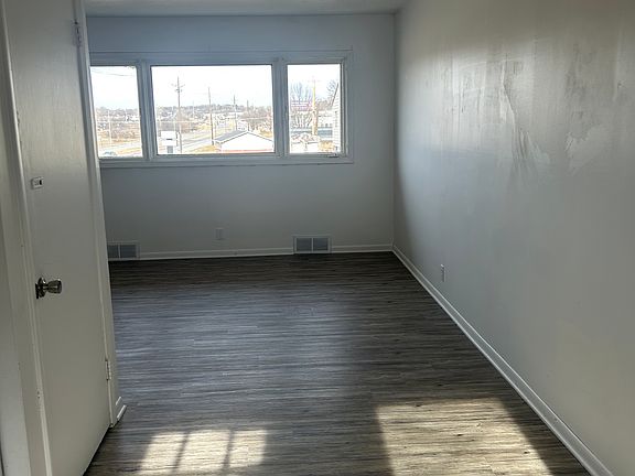 3rd image of 2303 Power Dr
