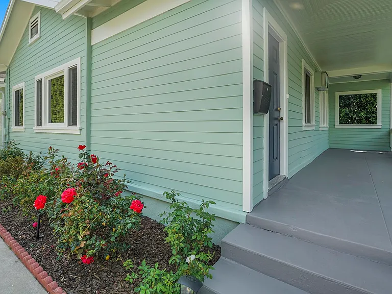 544 Salem St #FRONT HOUSE — Photo 17