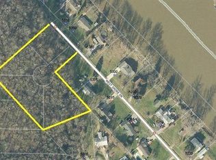 W Shore Dr, Zanesville, OH 43701