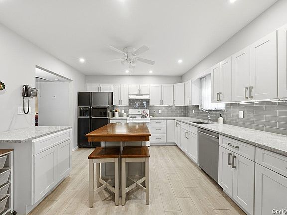 4th image of 185 Bennett Avenue