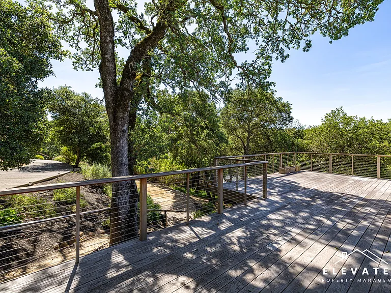 9400 Chalk Hill Rd — Photo 39