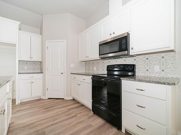 3rd image of 10314 Vernon Dr