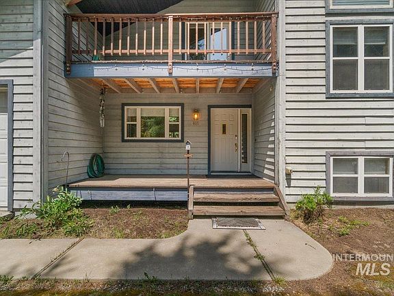 2nd image of 415 McGinnis St