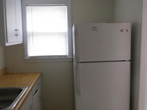 3rd image of 300 Highland Pkwy APT 4