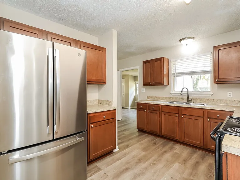 6930 Bernay Ave — Photo 7