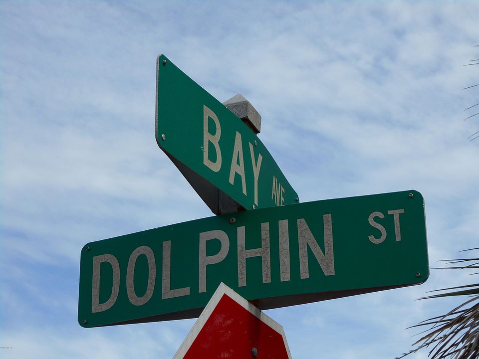 2nd image of 501 Dolphin St