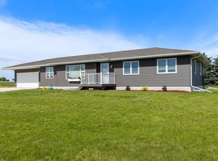 312 Warsaw Cir, Marshall, MN 56258