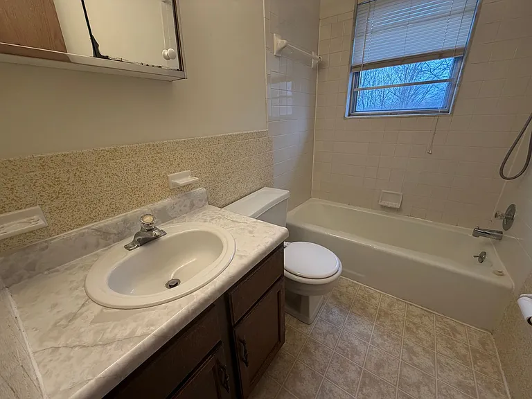 2205 Warwick St — Photo 18