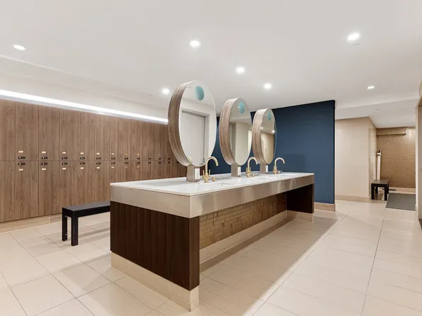 47-05 Center Boulevard image 14 of 17