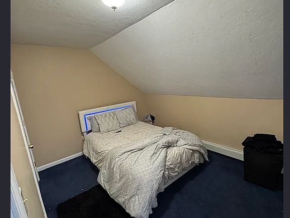 4th image of 19 Ames Pl #4