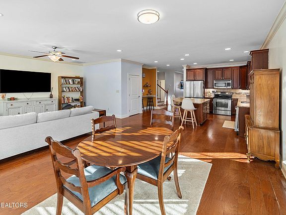4th image of 12056 Woodhollow Ln