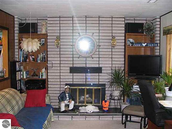 4th image of 9102 W Oak Ln