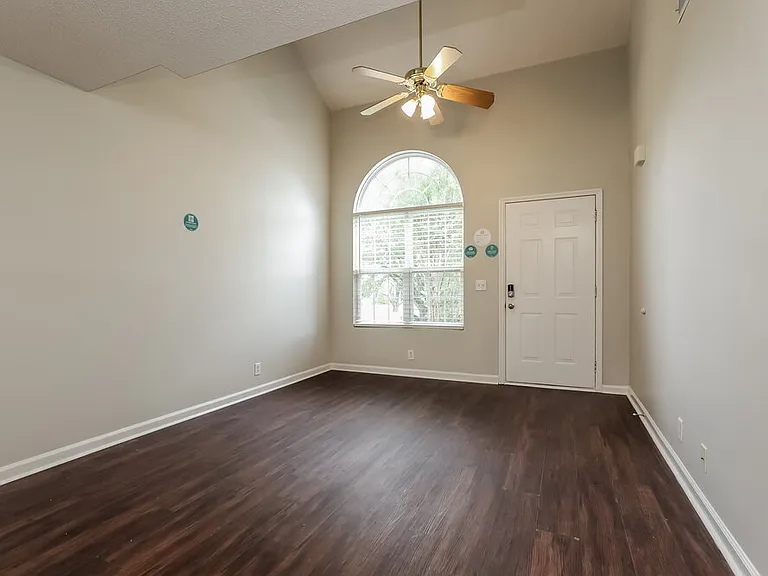 1464 Rochester Dr — Photo 4