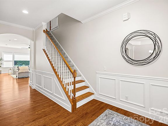 5th image of 7935 Alexander Rd