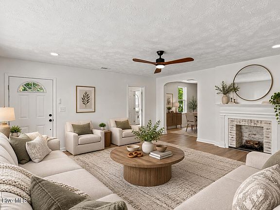 3rd image of 2020 Kennedy Dr