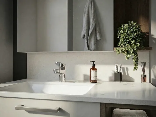 38060 2nd Ave #305, Squamish, BC V8B 0C3