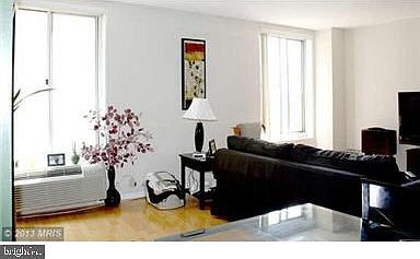 3rd image of 1800 R St NW APT 604