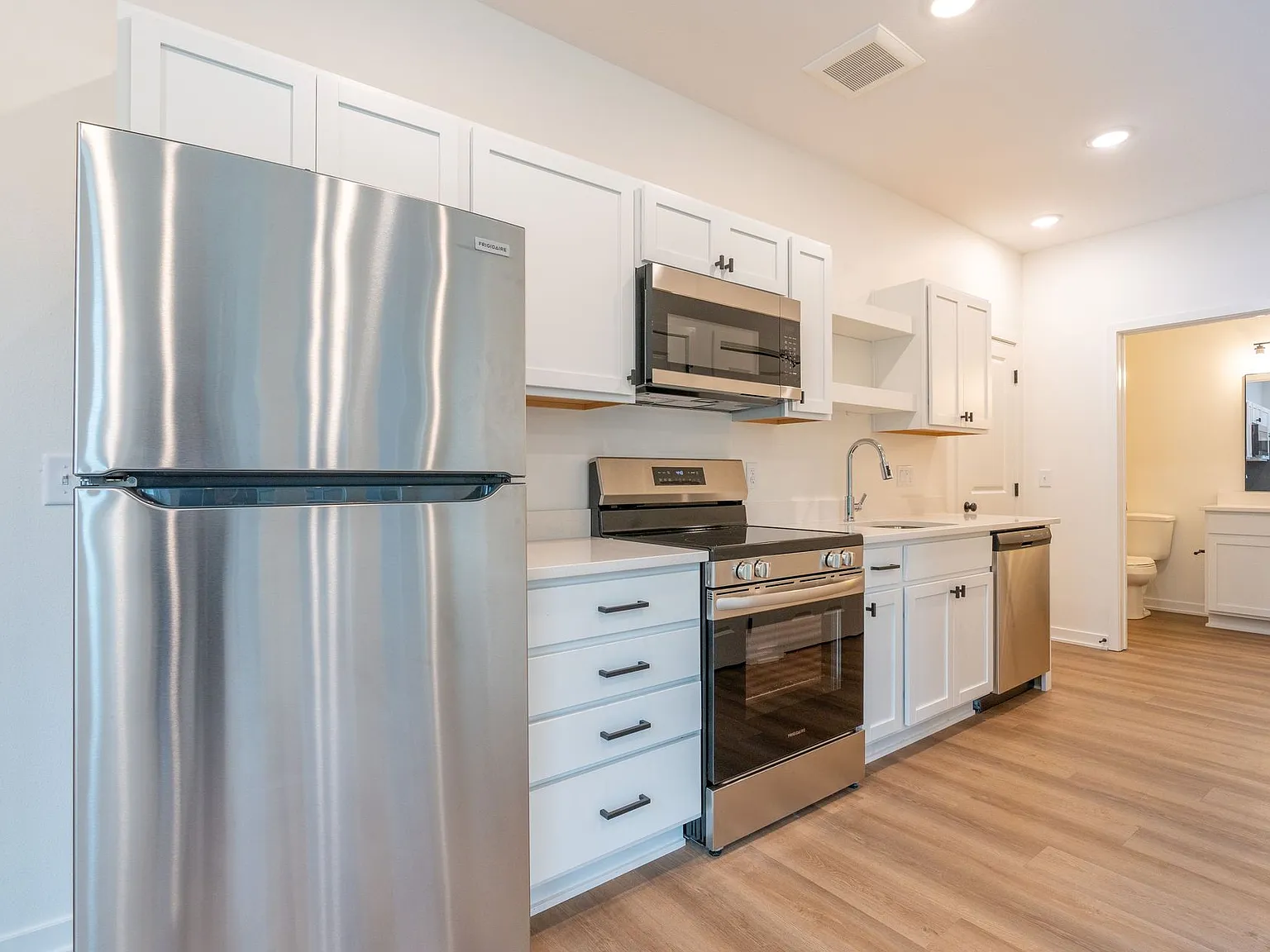 Forest Ave Rowhomes — Photo 4
