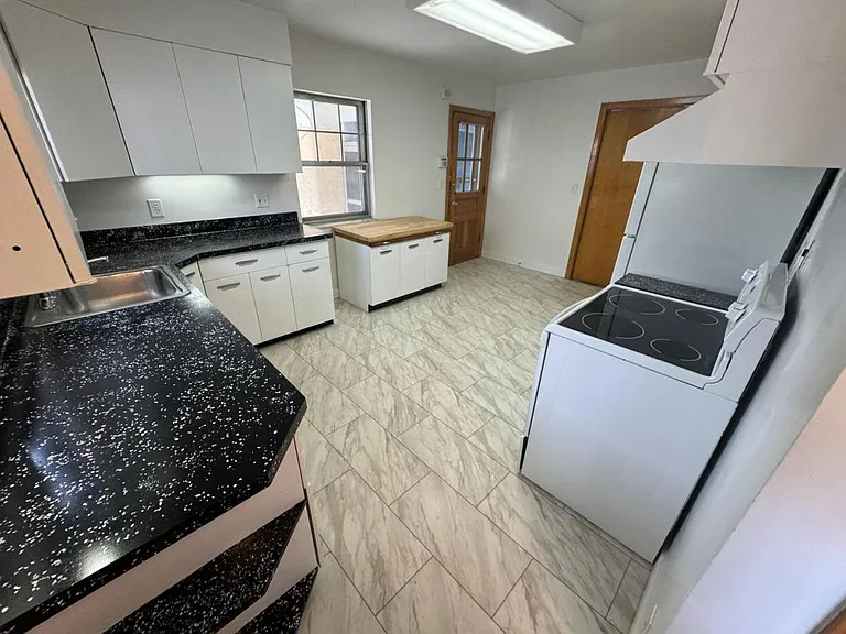 2770 Tremont Rd — Photo 33