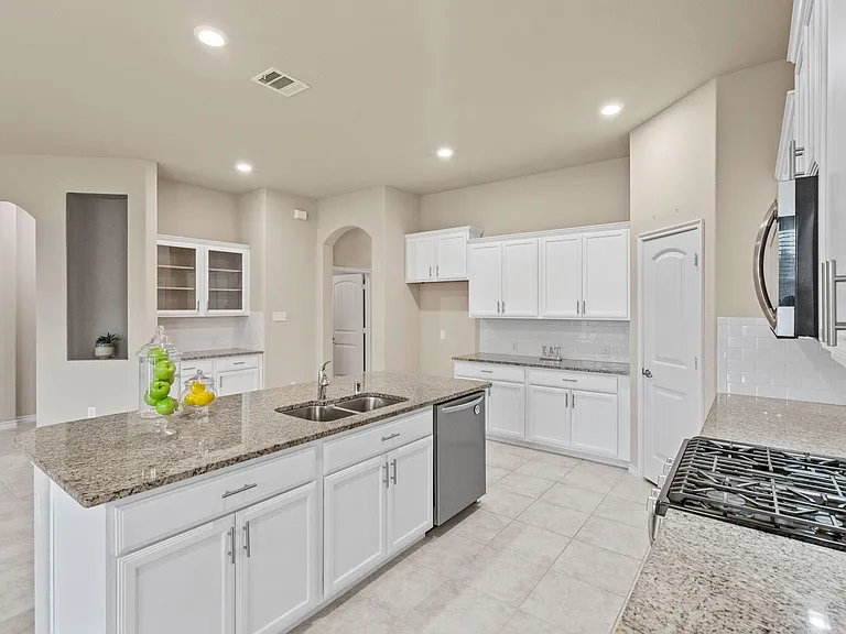 2104 Lake Cliff Dr — Photo 11