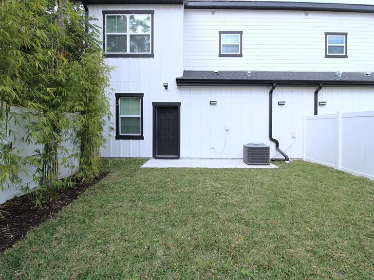 1320 Noble Pl — Photo 24