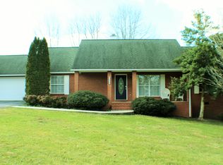 2403 N Pointe Cove Cir, Cookeville, TN 38506