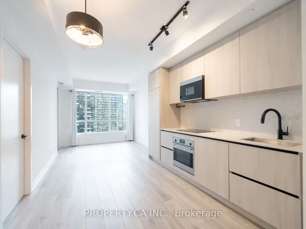 108 Peter St #3203, Toronto, ON M5V 0W2